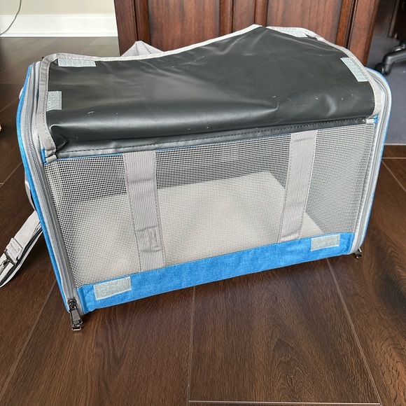 Gapzer Soft Sided Pet Carrier for Large and Medium Pets - Picture 11 of 14